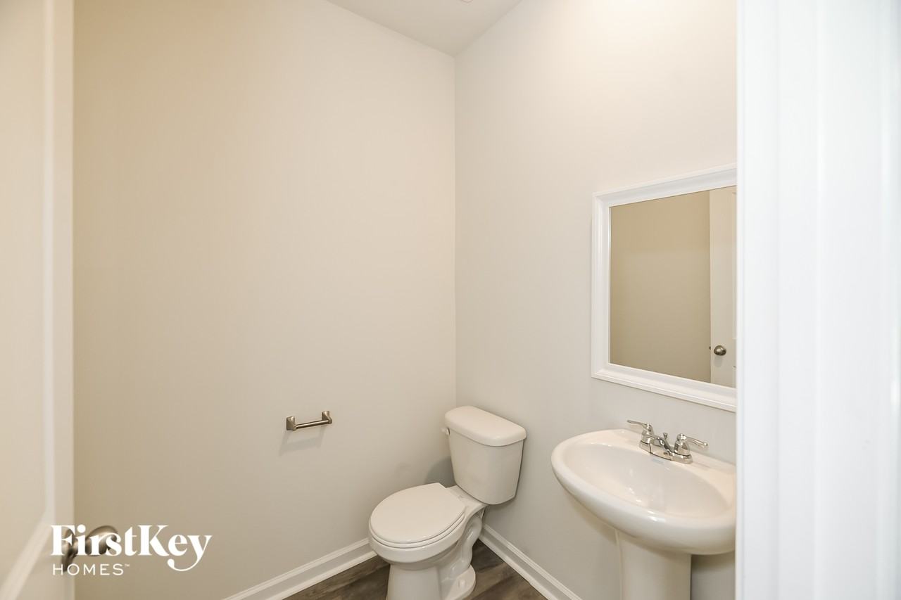 196 Greenwich Dr - Photo 7 of 15