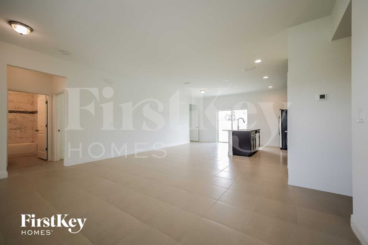 318 W Aster Ct - Photo 4 of 16