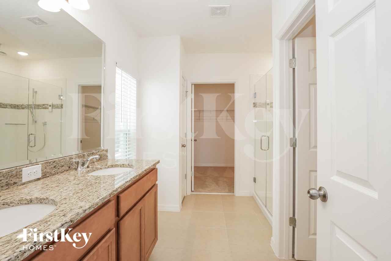 5086 Royal Point Ave - Photo 7 of 16