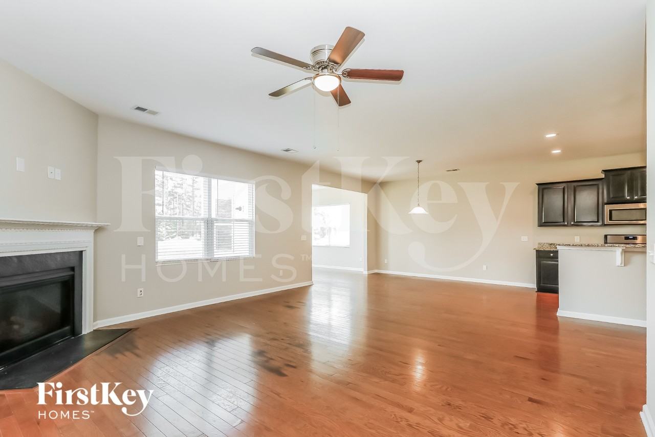 602 Bridgewater Ct - Photo 2 of 15