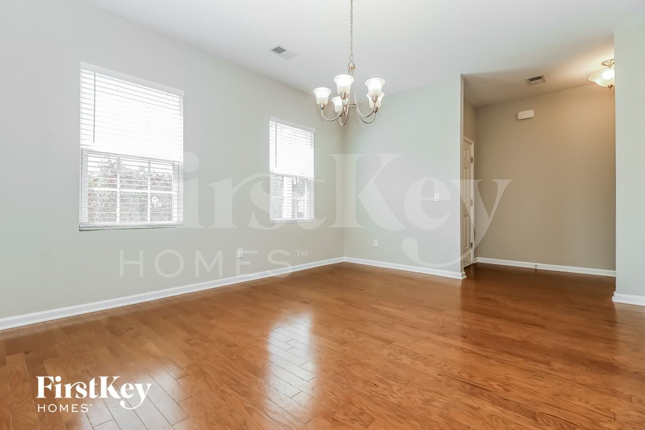 602 Bridgewater Ct - Photo 3 of 15