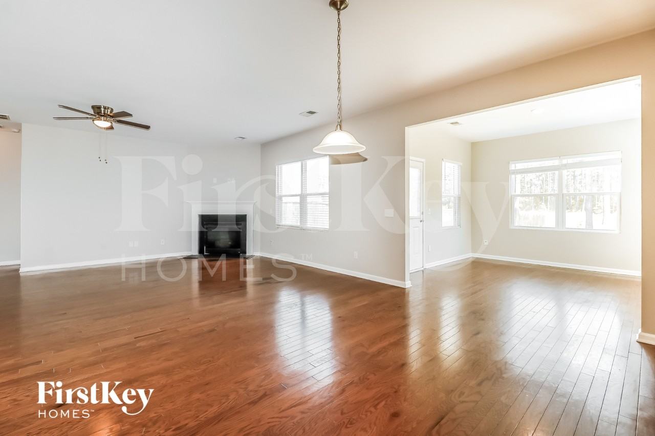 602 Bridgewater Ct - Photo 4 of 15