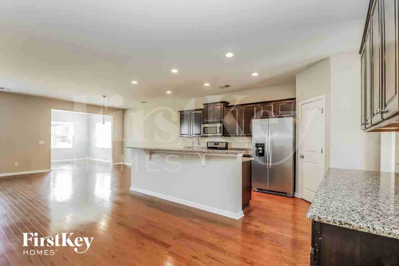 602 Bridgewater Ct - Photo 5 of 15