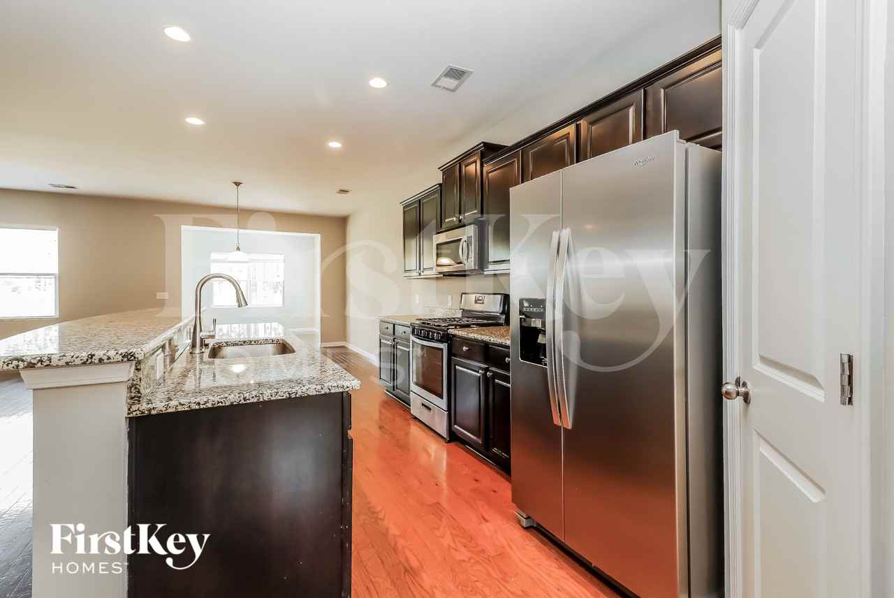 602 Bridgewater Ct - Photo 6 of 15