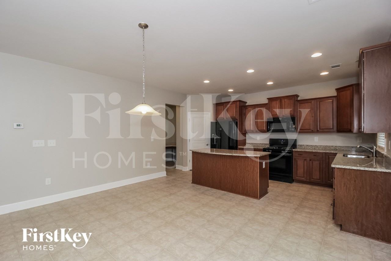 355 Ridgewood Trl - Photo 3 of 15