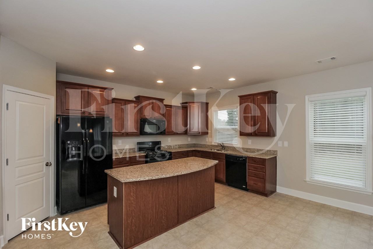 355 Ridgewood Trl - Photo 6 of 15
