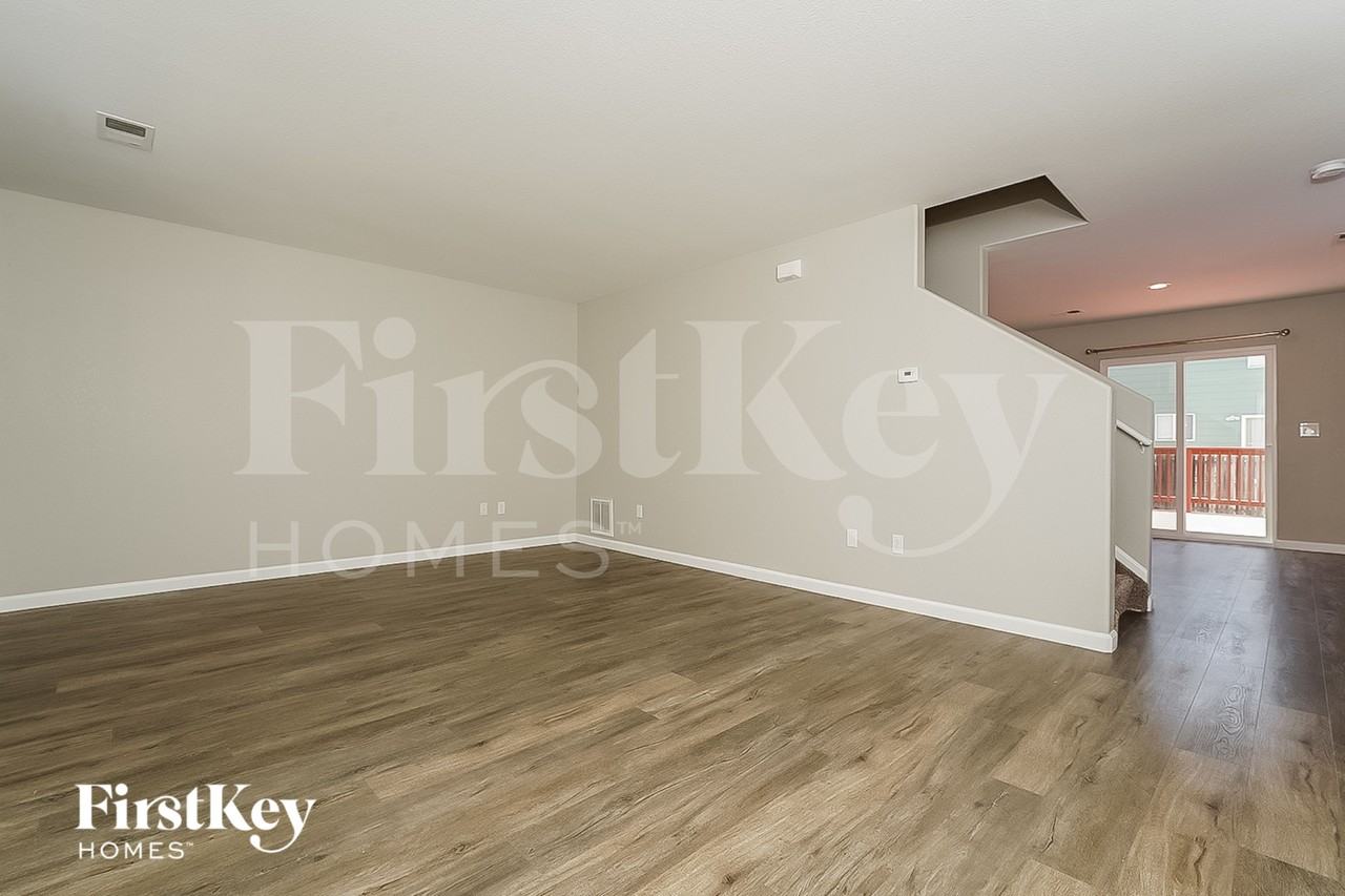 10123 Elm Ct - Photo 5 of 15