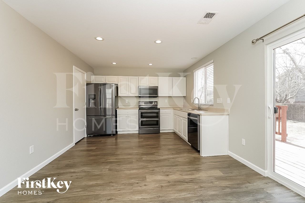 10123 Elm Ct - Photo 6 of 15
