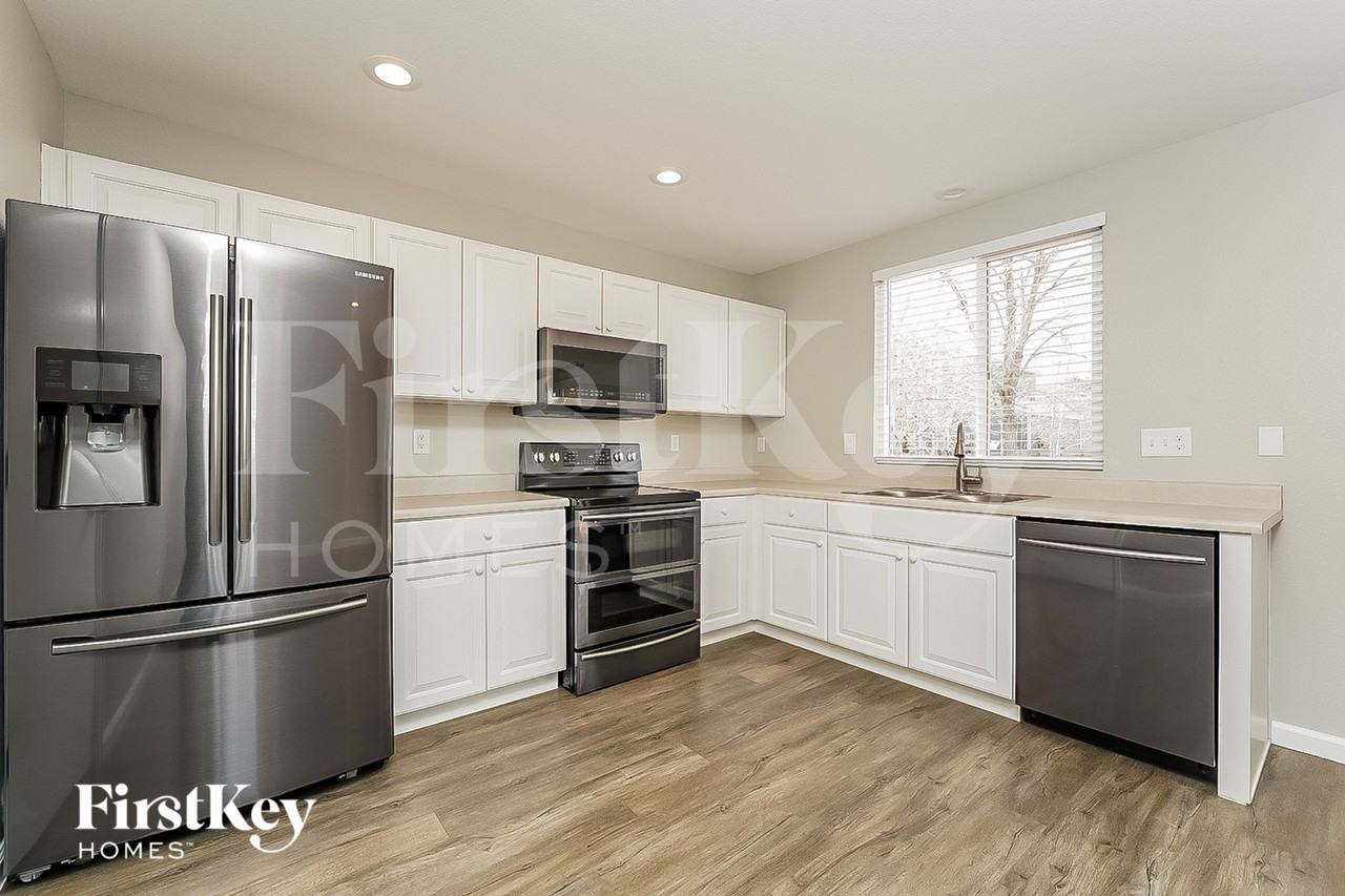 10123 Elm Ct - Photo 7 of 15