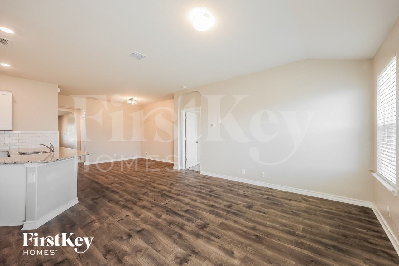 13305 Wood Sedge - Photo 4 of 16