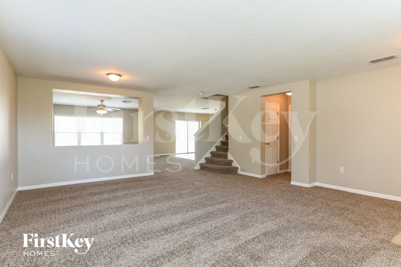 300 Aster Dr - Photo 3 of 15