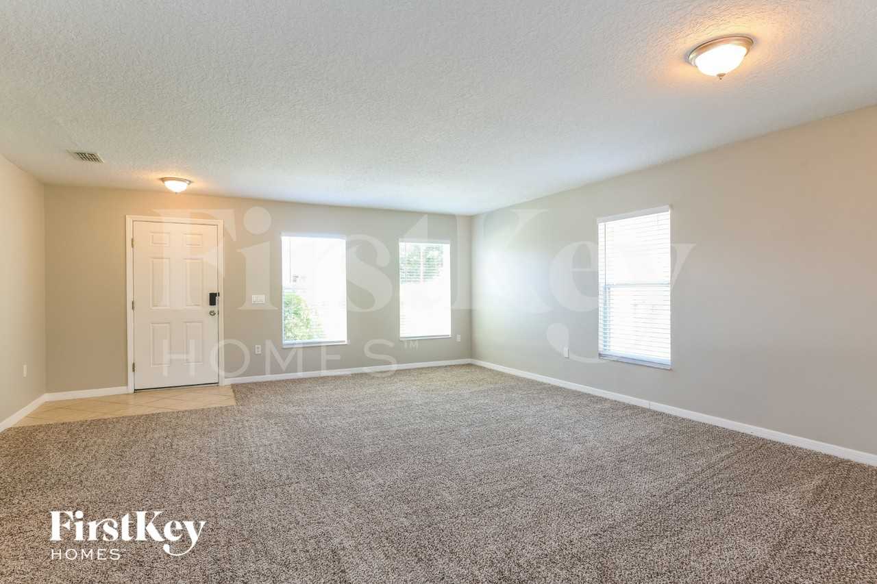 300 Aster Dr - Photo 4 of 15