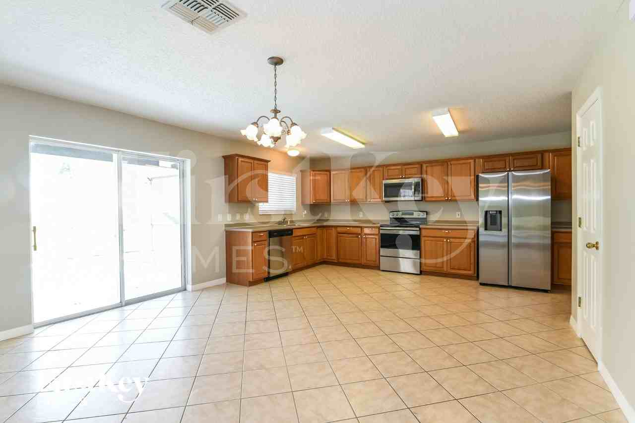 300 Aster Dr - Photo 5 of 15