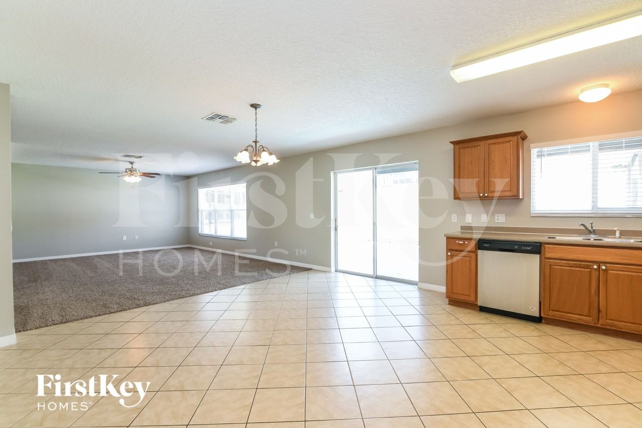 300 Aster Dr - Photo 6 of 15