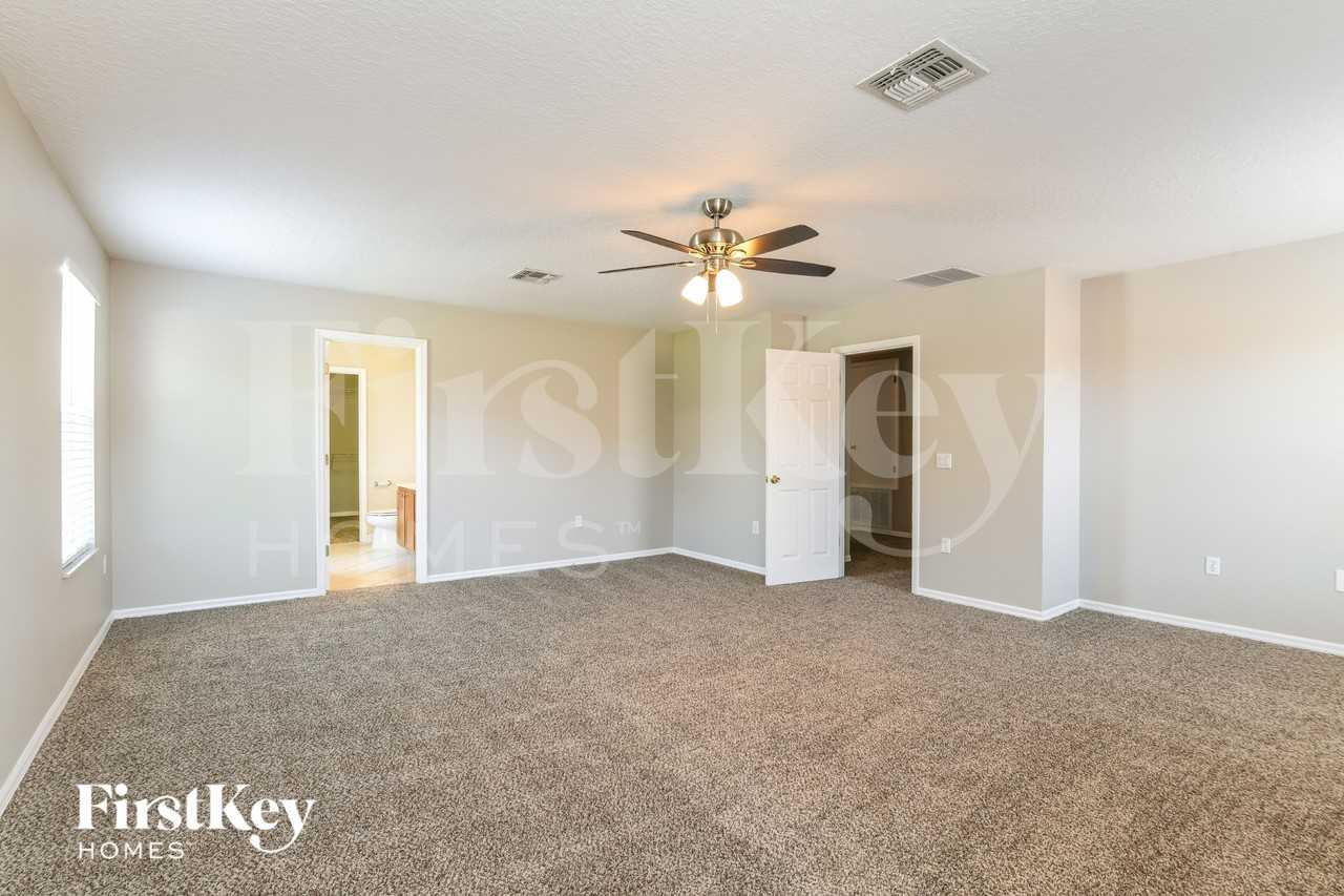 300 Aster Dr - Photo 7 of 15