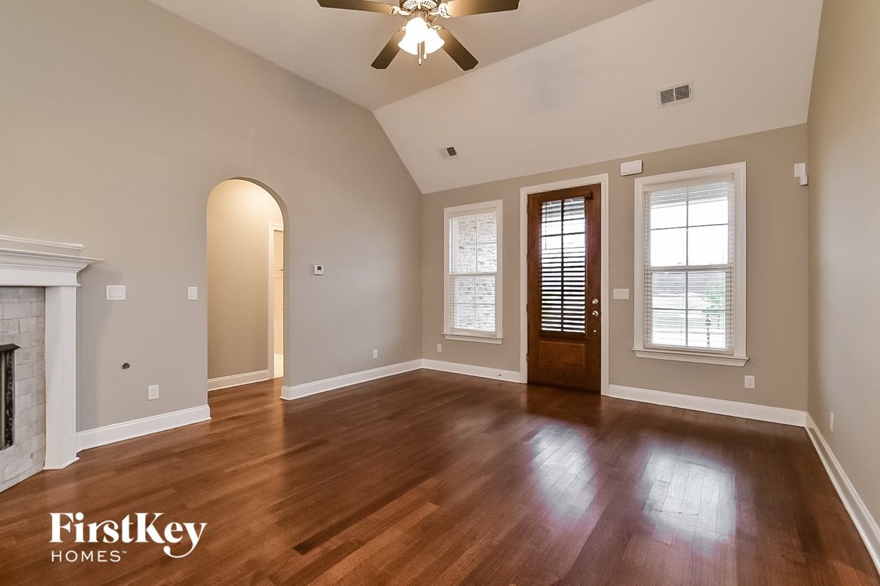 4902 Margarette Cir E - Photo 3 of 15