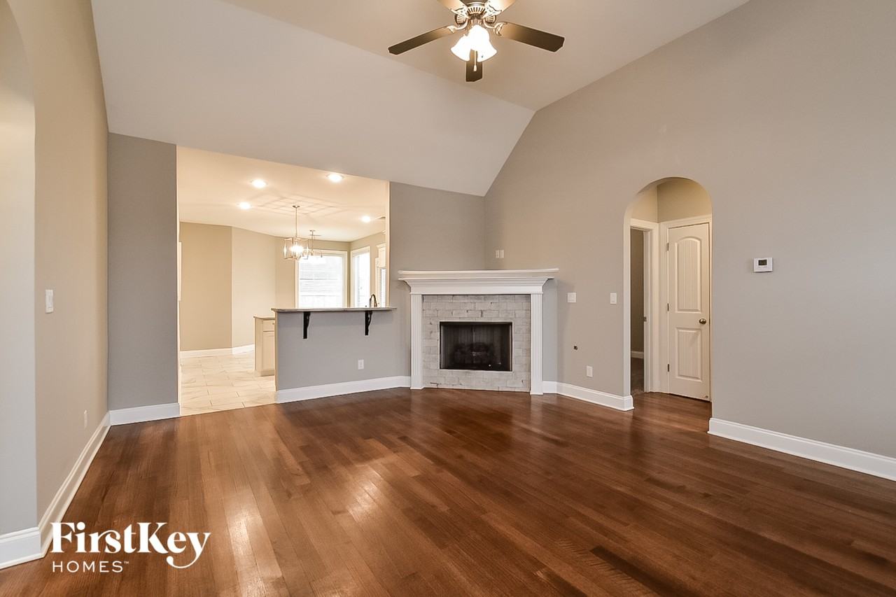 4902 Margarette Cir E - Photo 4 of 15