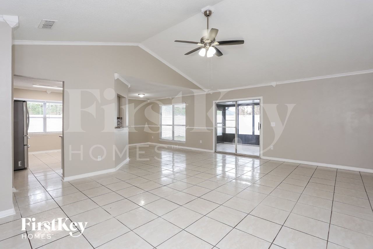 2343 Mindanao Dr - Photo 4 of 16