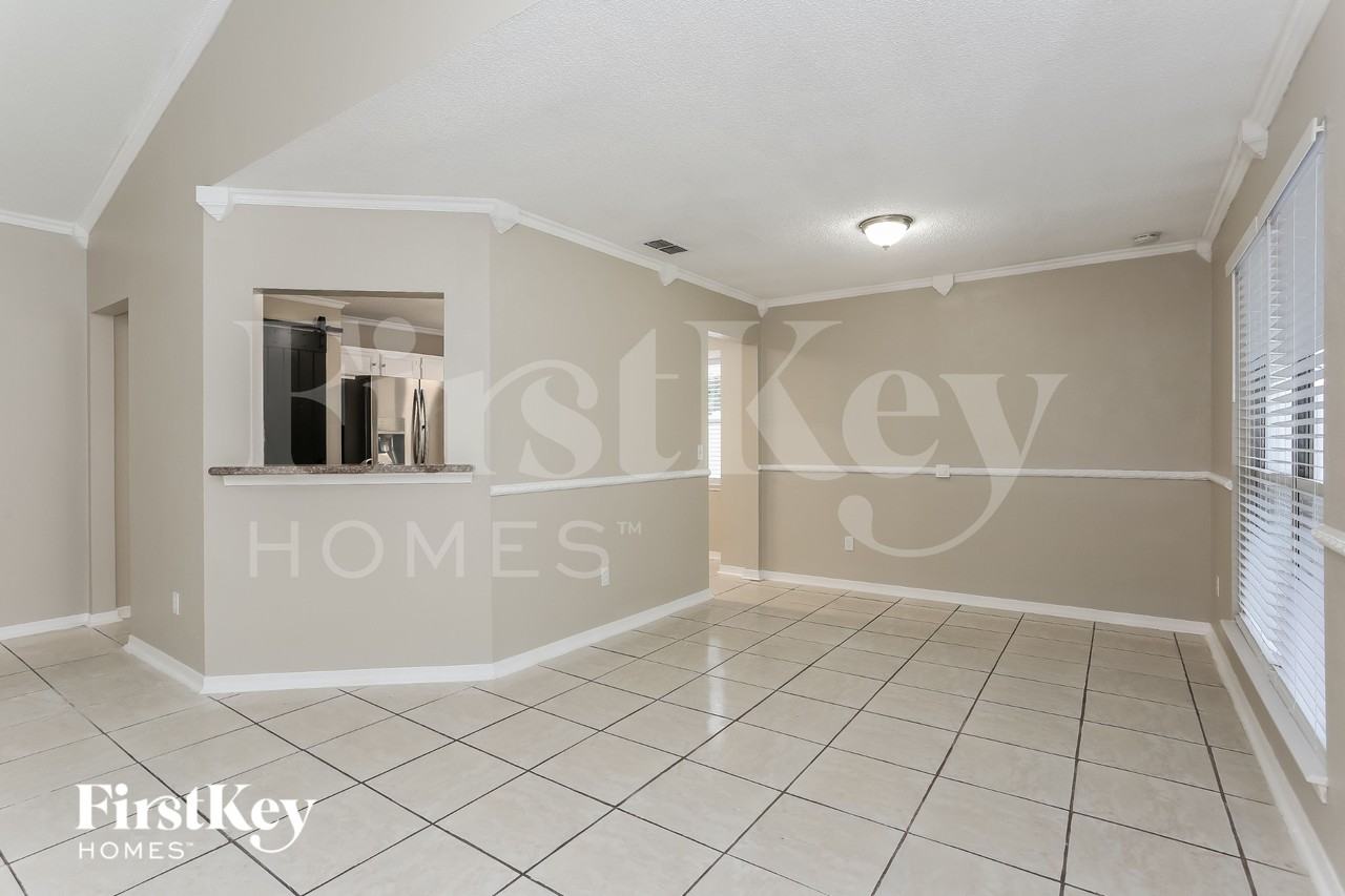 2343 Mindanao Dr - Photo 5 of 16