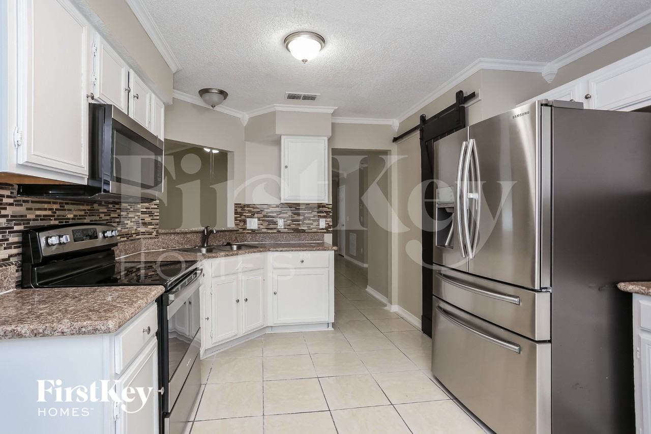 2343 Mindanao Dr - Photo 6 of 16