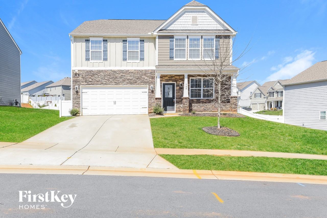 109 Longleaf Dr - Photo 2 of 15
