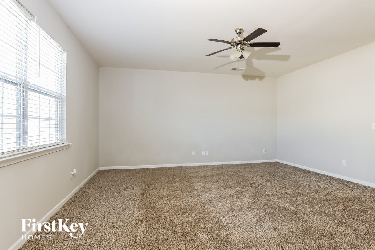 109 Longleaf Dr - Photo 3 of 15