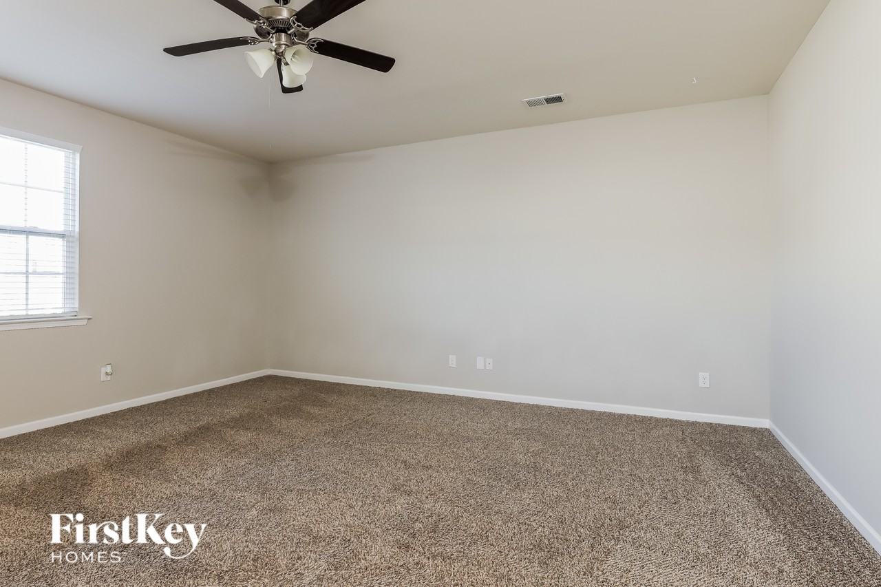 109 Longleaf Dr - Photo 4 of 15