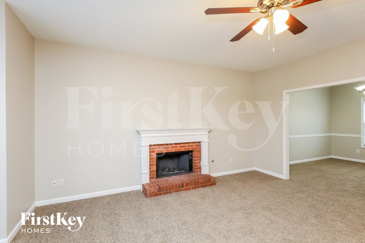 6217 Turnberry Ln - Photo 4 of 18