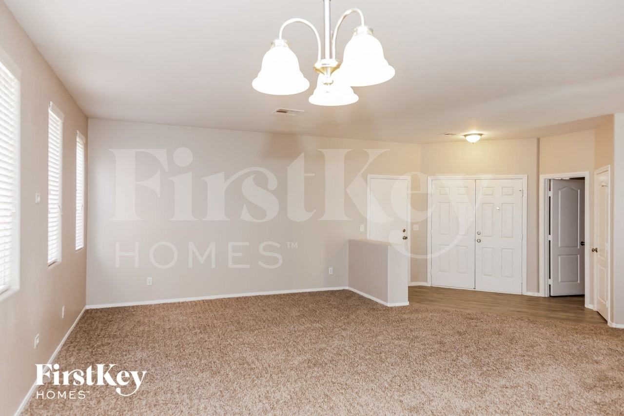 10772 Manchester Park Dr - Photo 5 of 15