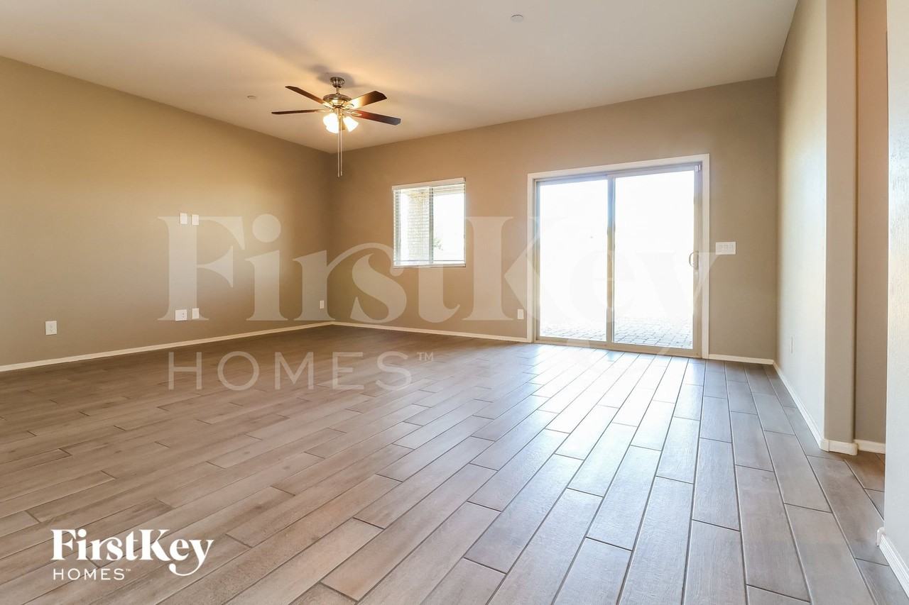 21380 W Monte Vista Rd - Photo 3 of 15