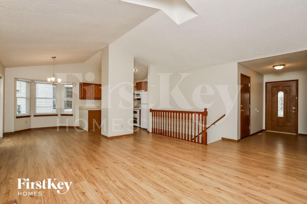 515 Misty Moss Ln - Photo 4 of 16