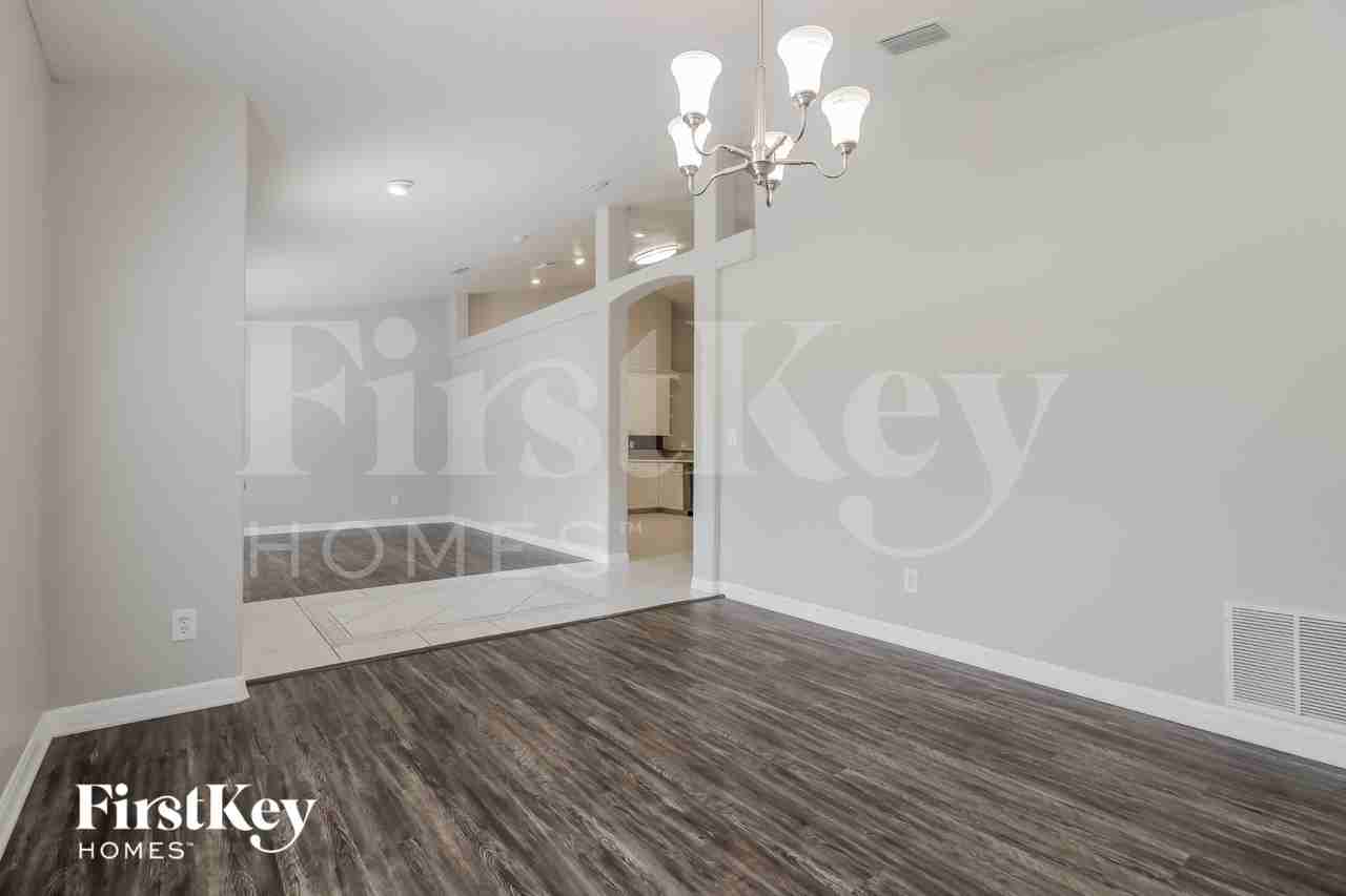 660 Wild Flower St - Photo 5 of 16