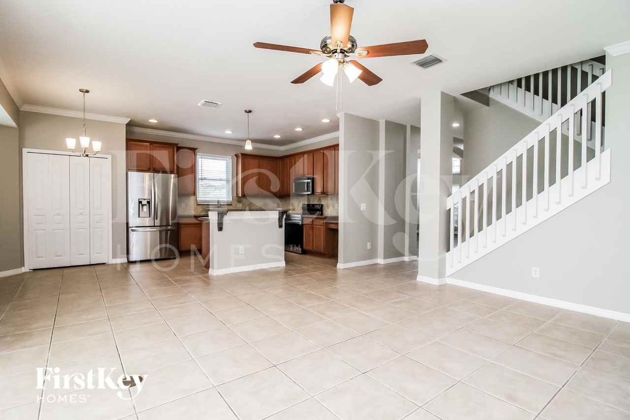 483 Sycamore Springs St - Photo 3 of 16