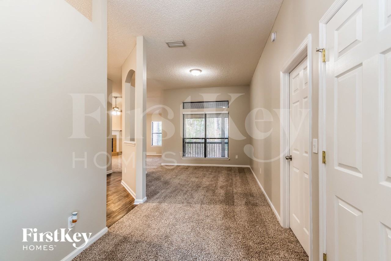 5541 Broadgate Ct - Photo 2 of 16
