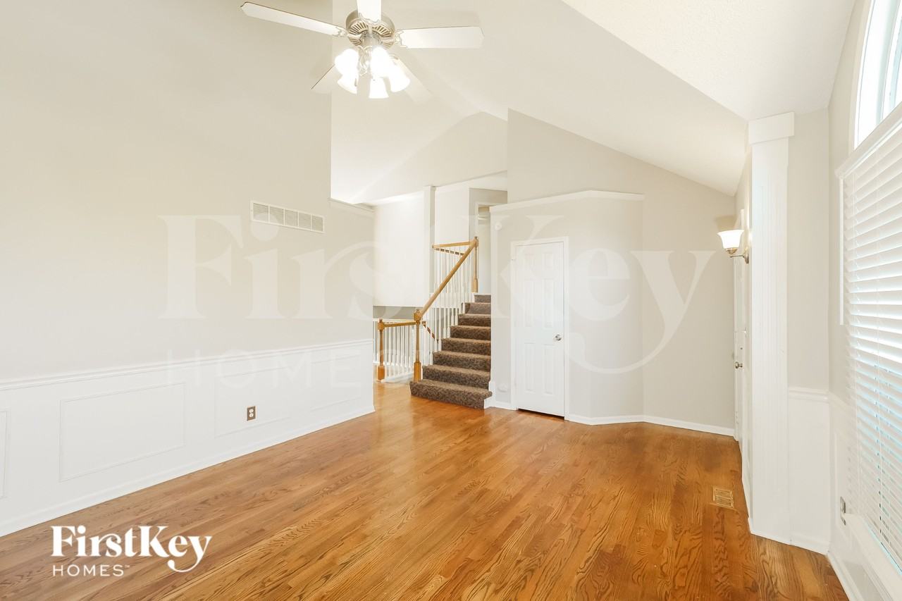 17235 W 156th Ter - Photo 4 of 16