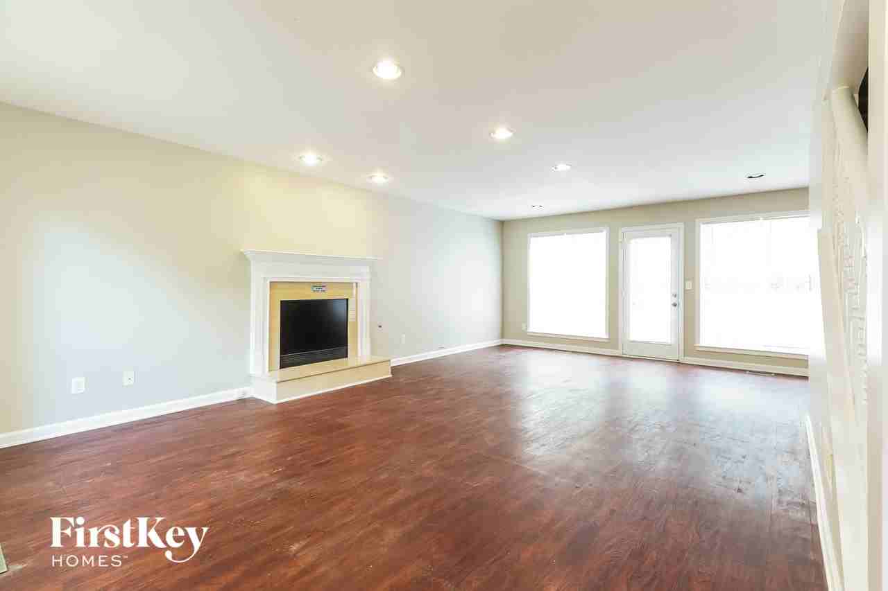 230 Saint Charles Ave - Photo 2 of 15