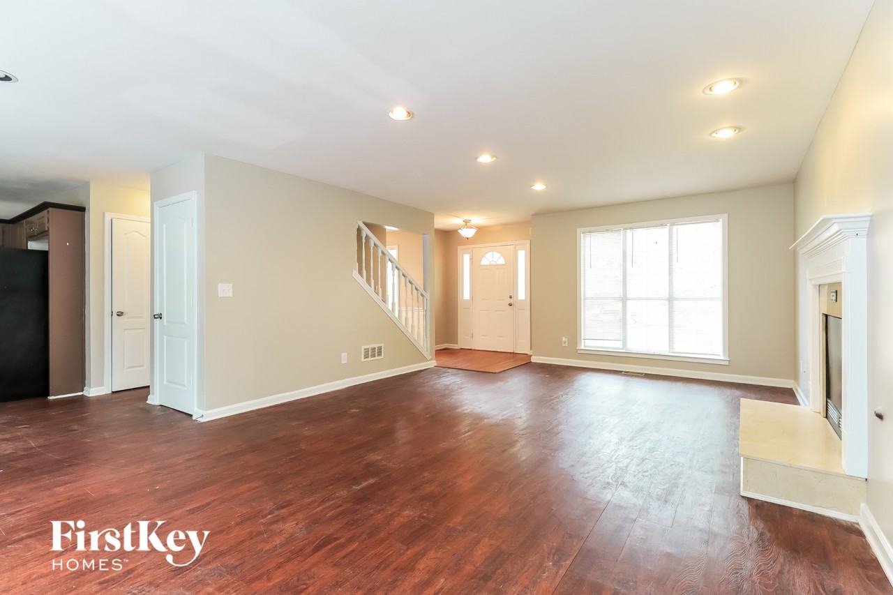 230 Saint Charles Ave - Photo 3 of 15