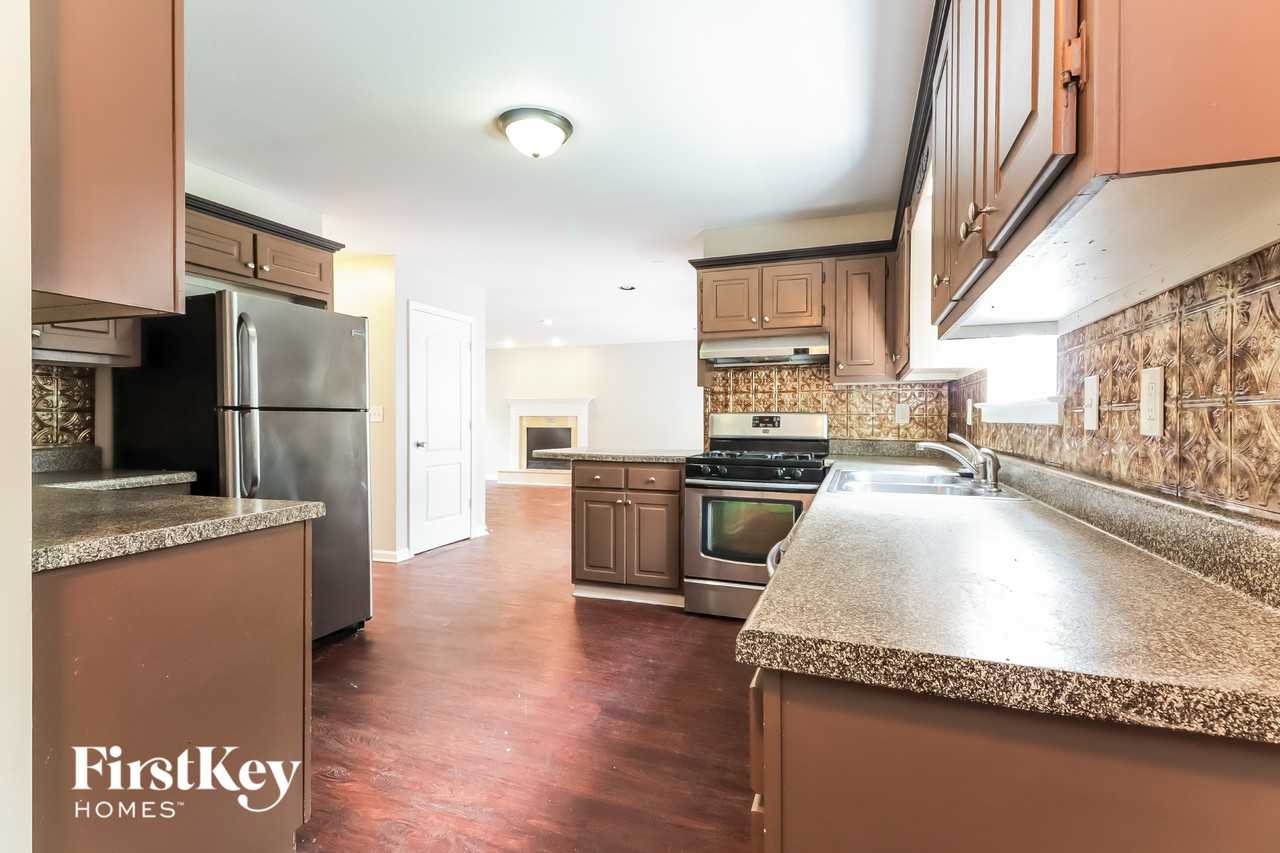 230 Saint Charles Ave - Photo 6 of 15