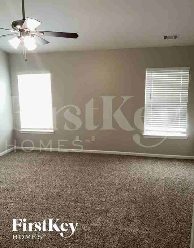 1878 S Hampton Ln Se - Photo 7 of 10