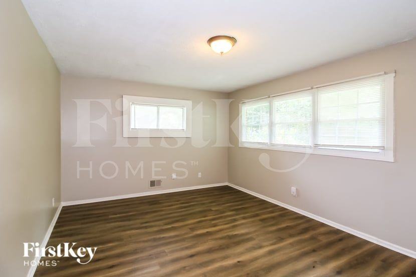 1836 Evans Dr Sw - Photo 5 of 16