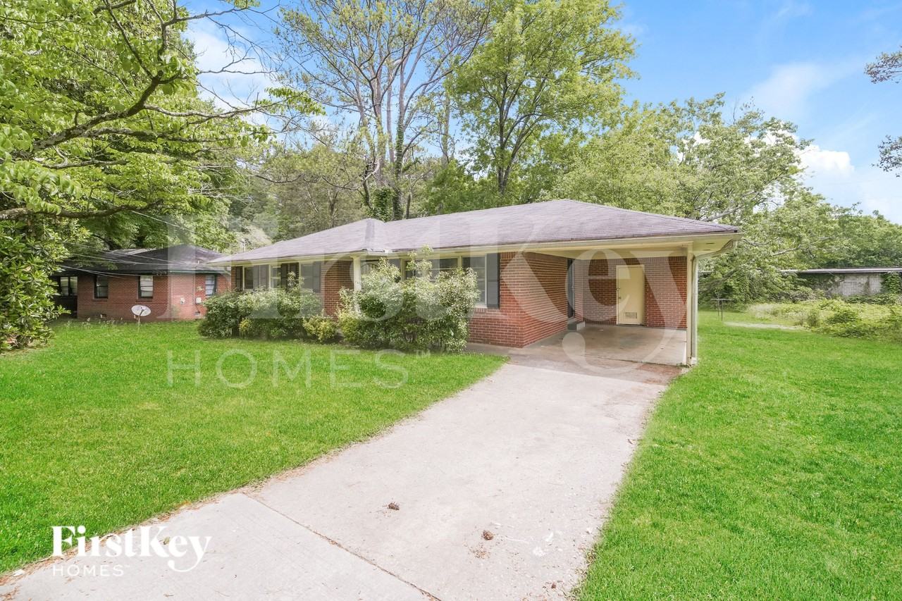 1098 Holly Cir - Photo 2 of 16