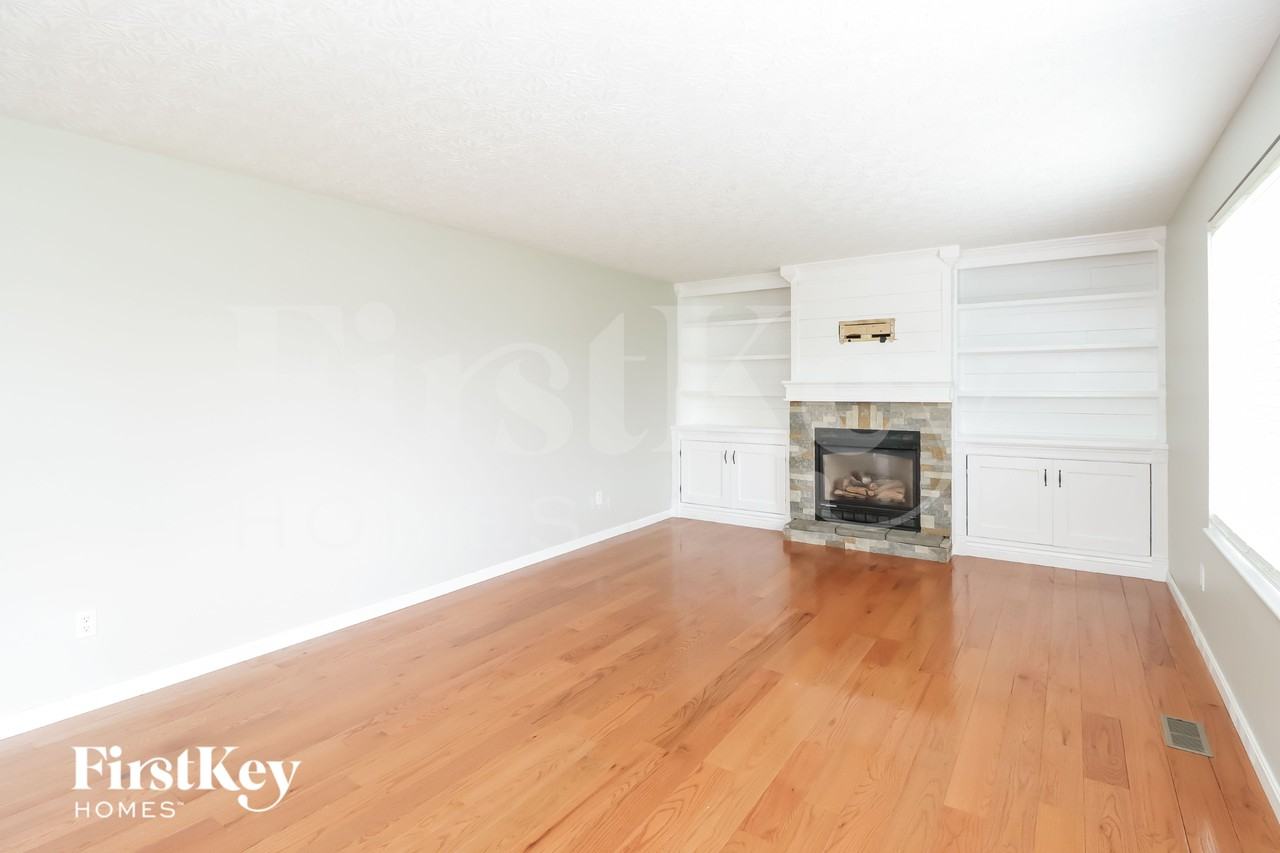330 Bridle Creek Dr - Photo 4 of 16