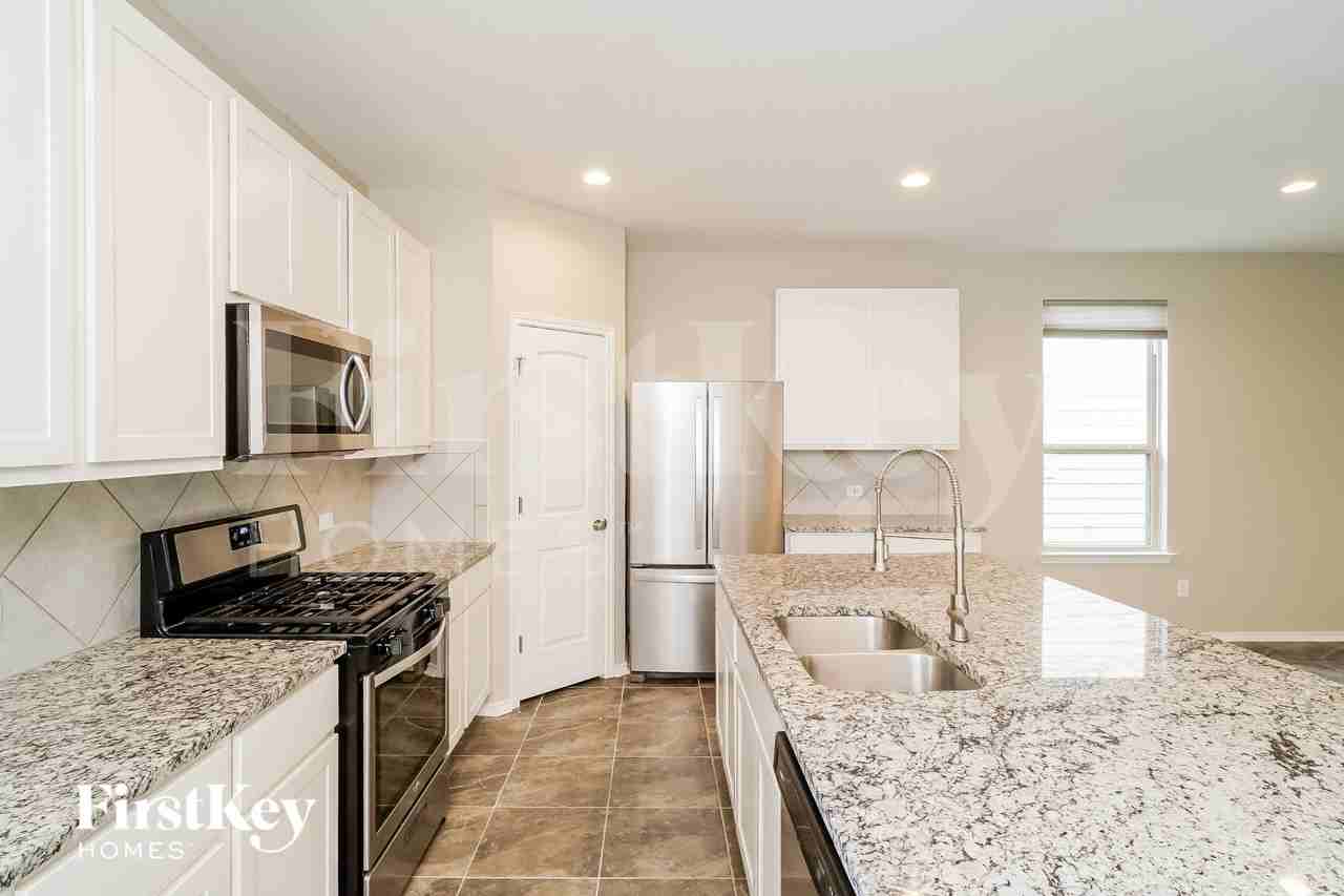 7531 Harvest Bay - Photo 6 of 16