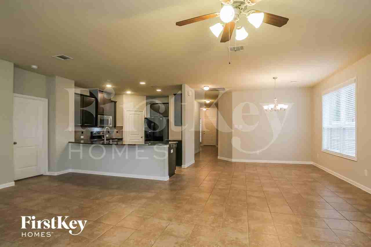 16106 Broadwater Dr - Photo 4 of 15