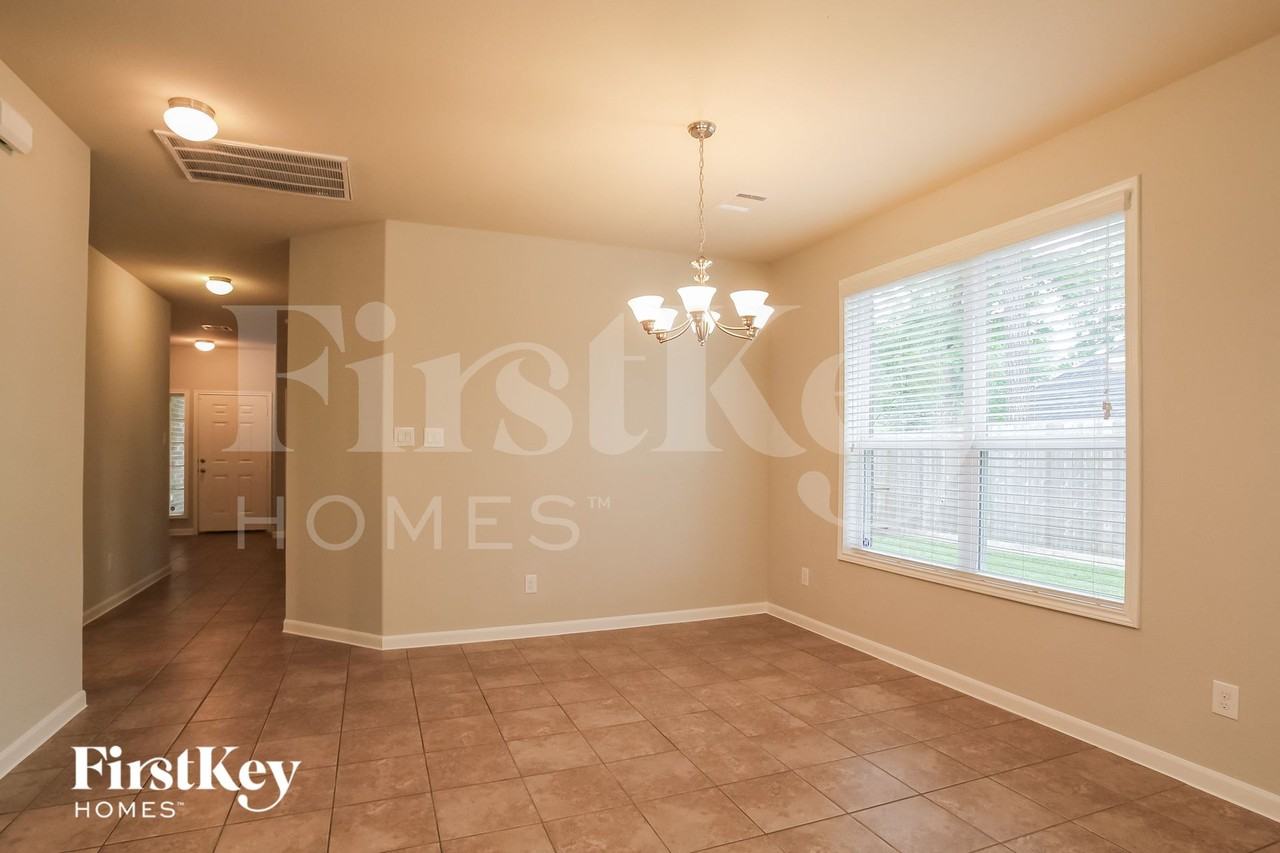 16106 Broadwater Dr - Photo 5 of 15