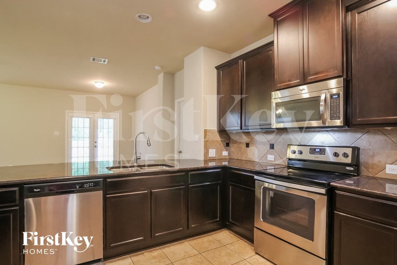 16106 Broadwater Dr - Photo 6 of 15