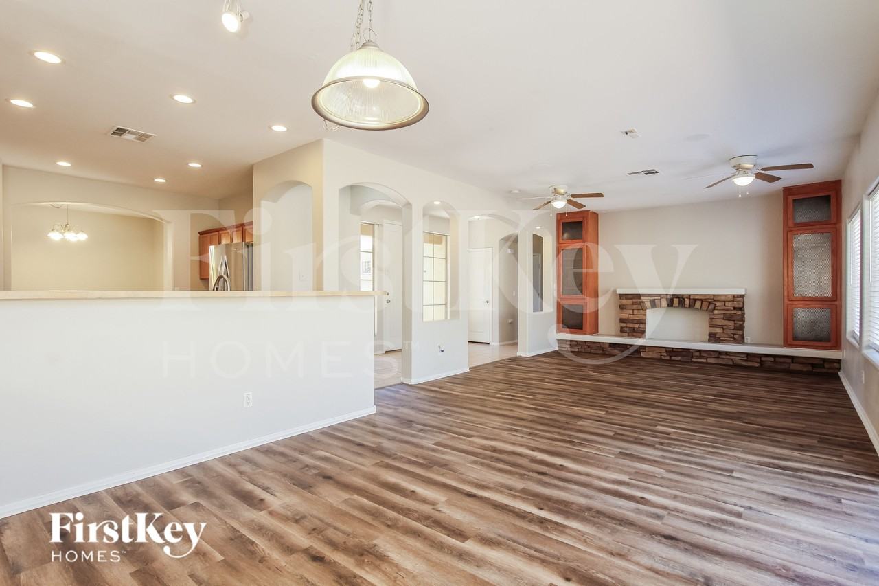 7803 S 5th Dr - Photo 5 of 19