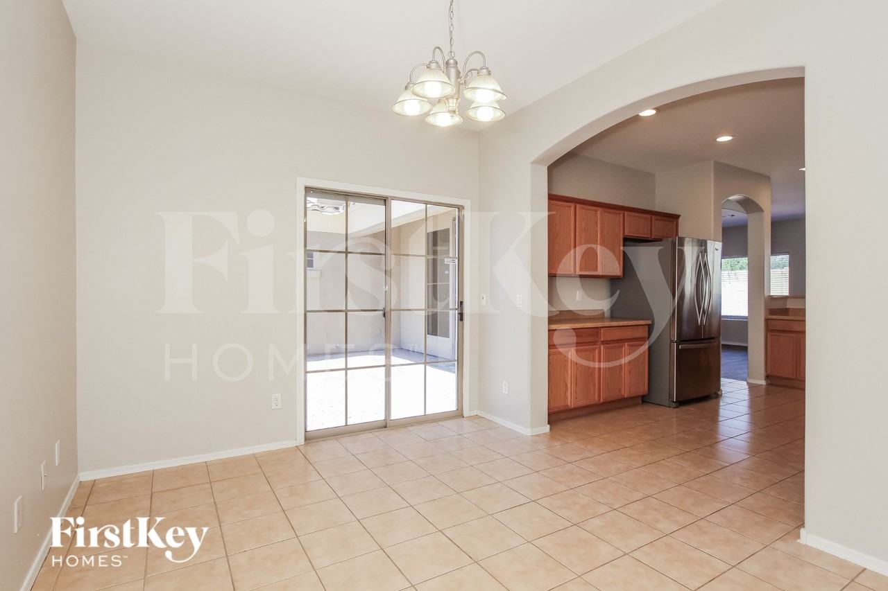 7803 S 5th Dr - Photo 6 of 19
