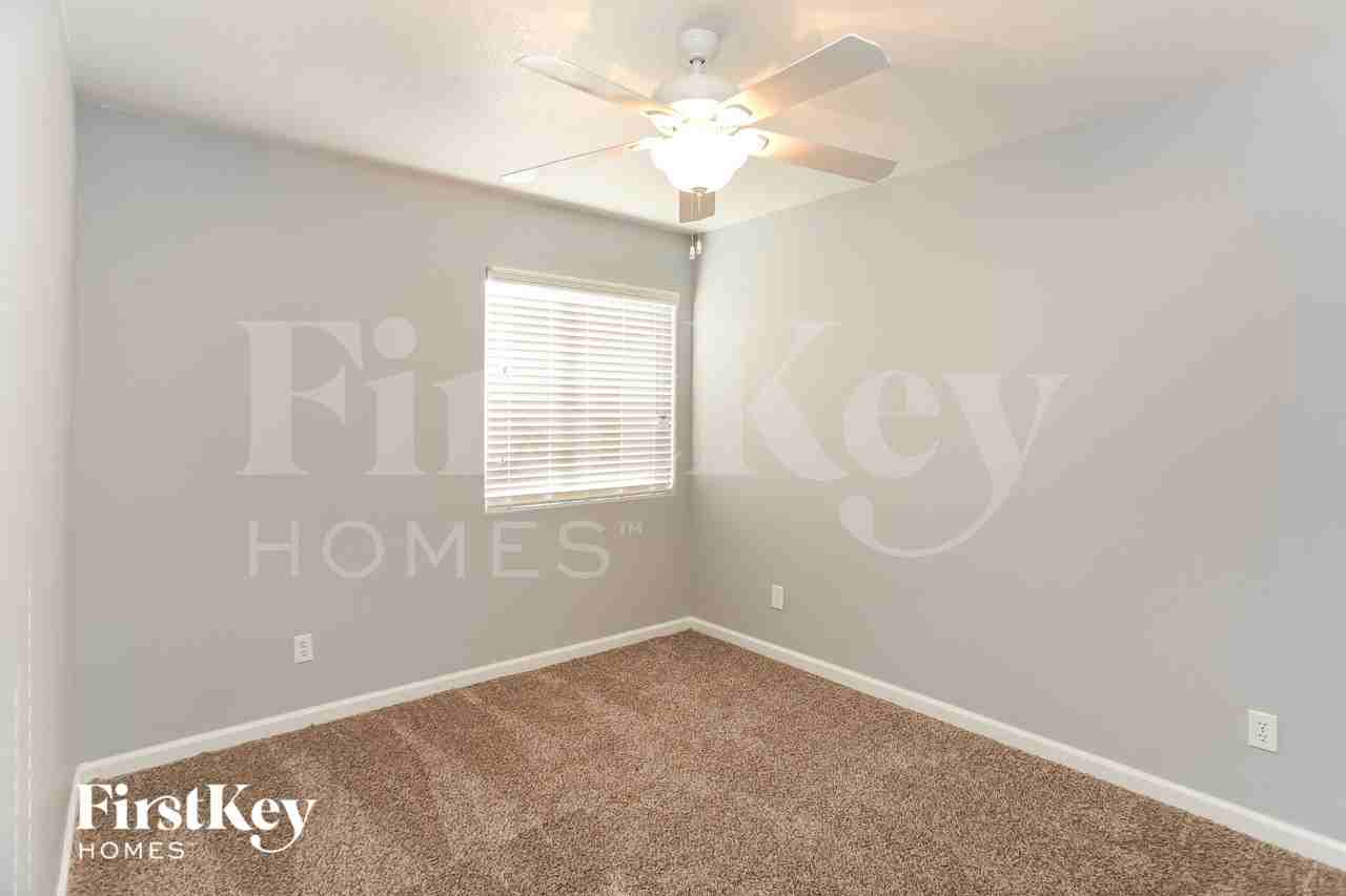7404 Fencerow St - Photo 6 of 15