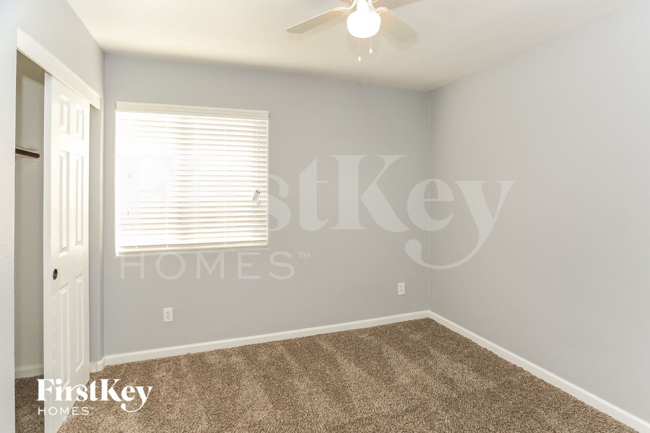 7404 Fencerow St - Photo 7 of 15